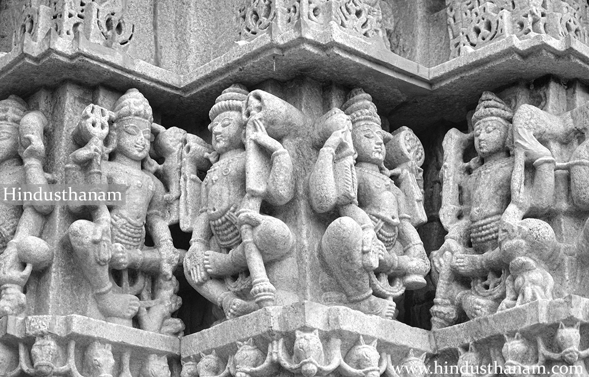 Sculptures on the wall of Surya Temple Ranakpur